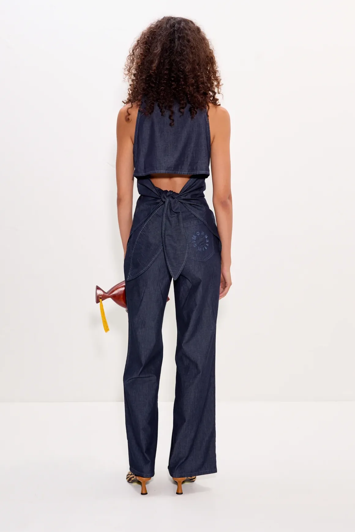 Lochloch sleeveless chambray button up